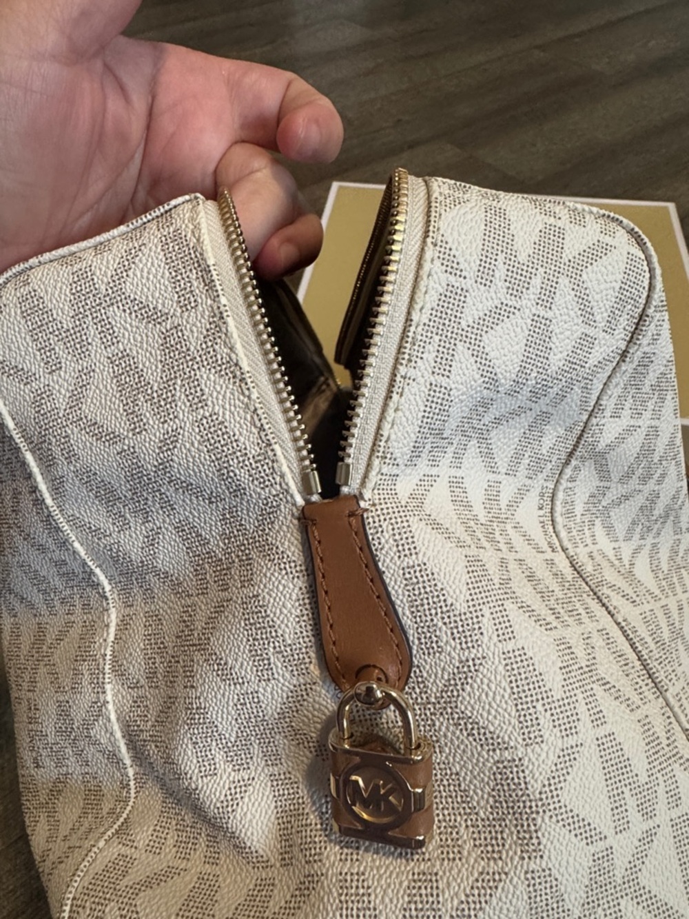 Michael Kors Signature Satchel in Vanilla and Brown - Picture 10 of 14